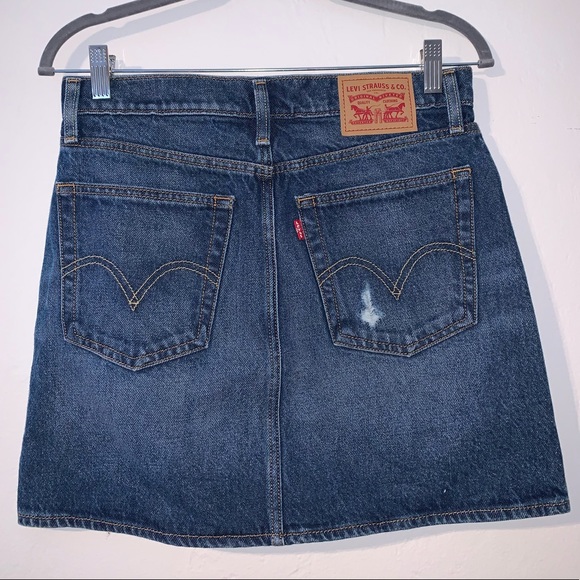 Levi’s medium wash mini skirt - Picture 2 of 3